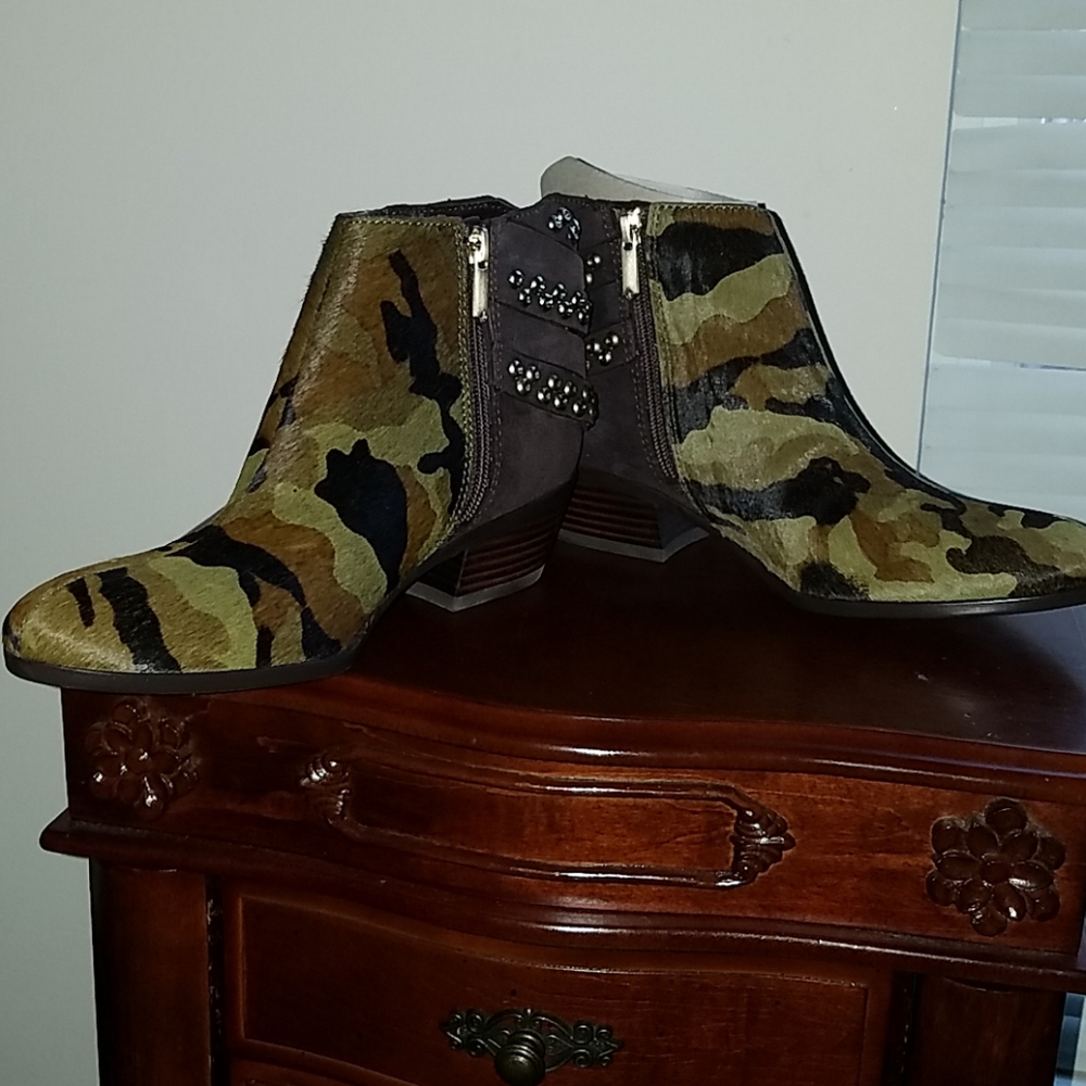 BRAND NEW (7) /Final $/Army ankle 6 calf fur)boot